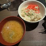 鉄板焼さとう - ガーリックご飯と味噌汁