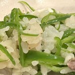 道後 海舟 - そして、さっきのやつ。 松山鯛めしと朝どれビーマン。 ピーマンって鯛めしの邪魔になるとしか思えないじゃん？ それがですね、、変に合うんですよ・・ 変に。 どうよ、この組み合わせの妙は。 そんで、どうよ、この鯛めしの旨さは！ あー、でも、もうダメ。