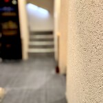 道後 海舟 - 正面から２Fへ。 右手は個室、左手にカウンター。