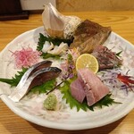 季節料理 いまい - 刺盛り。ブリを入れてくれとお願いしたら、加えてくれました、感謝。