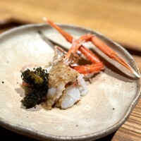 日本料理FUJI - 炭焼きですが、生寄りの半生です(^^)
                      熱を入れることで、甘みが増し増し♪こりゃあ絶品♡
                      素揚げのブロッコリーが、海苔風味で見事なアクセント。