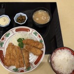 にいむら - タルタルソースは有料でもたっぷりなので絶対頼みたい