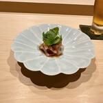 すし宮川 - いしがき鯛（ネギ、紫蘇の葉）