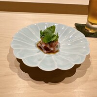 すし宮川 - いしがき鯛（ネギ、紫蘇の葉）