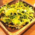 熱々肉汁餃子 あじくら - パクチーサラダ