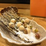 居酒屋山さん - 定番「塩炒り銀杏」熱々のうちに食べるのがオススメ