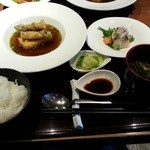 ひろ志 -  2014.05.30肉巻きアスパラと豆腐の揚げ出しスープカレー風お刺身付
