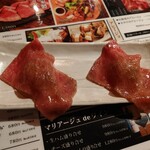 大衆和牛酒場 コンロ家 - 突き出し　霜降り和牛炙り寿司