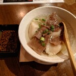 大衆和牛酒場 コンロ家 - 牛骨スープの水餃子638円