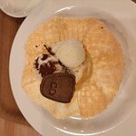 カヌレエクレームグラッセ カヌレとアイス - 私の「至福のアイストリプル」。