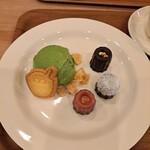 カヌレエクレームグラッセ カヌレとアイス - 妻の「プティカヌレと至福のアイス」。