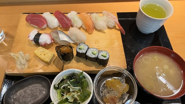 Sushi Dokoro Fukusaki photo 2