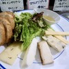 かるいごちそう - お通し？チャージ？のチーズ盛り合わせ。ドーン