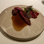 レストラン オオツ - 常陸国天然まがも サルミソース フランス産ウイン タートリュフ 蕪 セルフィーユの根 ルッコラ