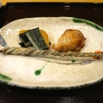 鮨 波やし - ［７回目］焼き物３点(さよりの皮・平貝・マグロの頭)