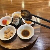 シーファン - 蒸し茄子の黒酢ソース漬け、箸上げ