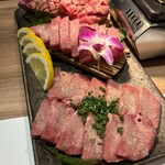 焼肉ダイニング MEGUMI 南8条店 - 上から厚切りタン、和牛ヒレ、上白タン