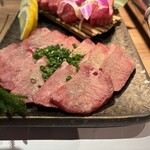 焼肉ダイニング MEGUMI - 普通のタンもしっかり美味い