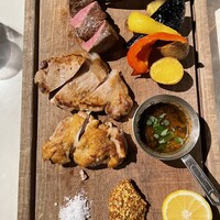 キハチ 青山本店 - 肉料理の盛り合わせ