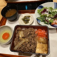 すき焼き十二天 - すき焼き重、たまご付き