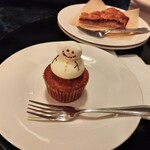 ベイク ルーム - 雪だるまキャロットケーキ、リンツァータルト