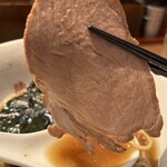 中華そば 勝本 - モモチャーシュー柔らかくも噛みごたえがあって美味しい♡