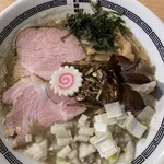 煮干しのビリー - 濃厚煮干しラーメン+倍玉ねぎ