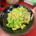 豚骨醤油ラーメン 王道家 柏店 - キャベツ¥100   別皿で提供