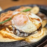 君のハンバーグを食べたい - 君のハンバーグ　デミグラスチーズソース　目玉焼きトッピング