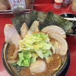 豚骨醤油ラーメン 王道家 柏店 - ラーメン¥900  キャベツ¥100  味玉¥100
                                豚トロ1枚¥100×2枚  バラ1枚¥100×2枚
