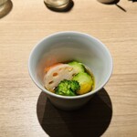 熾火のイオ - 小鉢　お野菜の浅漬け
