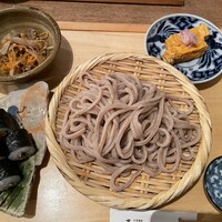 自家製粉石臼挽きうどん 青空blue 本店 - 雲セット（自家製粉粗挽きうどん＋巻き寿司四貫＋出汁巻きたまご＋きんぴらごぼう）