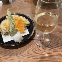 自家製粉石臼挽きうどん 青空blue 本店 - 天ぷら＆グラスワイン白