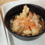 馬鹿値食堂 - 七味を投入のえび天うどん…。