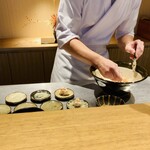 日本料理FUJI - 柿の胡麻白和え　取り分け中