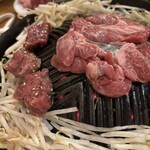 羊肉炭火焼 肉汁屋 - 