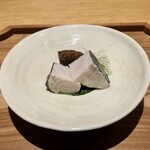 日本料理FUJI - 活け〆の鰆・椎茸(玉取茸)、春菊と土佐酢のソース