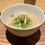 日本料理FUJI - この日の色んな魚介のアラで取った出汁らーめん・煎り胡麻と天城軍鶏