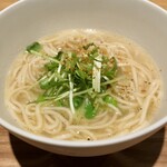 日本料理FUJI - この日の色んな魚介のアラで取った出汁らーめん・煎り胡麻と天城軍鶏