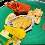 鉄板焼 漆 - 五品目
      『アワビの鉄板焼』
      六品目
      『イセエビの鉄板焼』