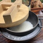 和韓料理 プルコギ専門店 じゅろく - 盛岡の鉄器文化　岩鋳釜（イワチュウ〕の釜だきご飯