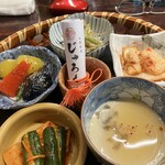和韓料理 プルコギ専門店 じゅろく - 見た目も綺麗な前菜　キムチはとても美味しかった◎