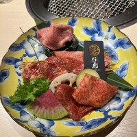 牛刺しと焼肉 仔虎 クリスロード店 - 