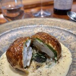 馳走西健一 - スペシャリテ: 太刀魚、玉ねぎ、大葉のパイ包み　クリームソース