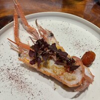 馳走西健一 - 活アカザエビ半生で。上にはミソ　掛川のトマトを潰してソースにして食べると美味しい