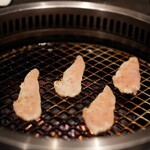 YORONIKU TOKYO AZABUDAIHILLS - 薄くスライスしたミノ