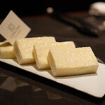 YORONIKU TOKYO AZABUDAIHILLS - セントラルベーカリーの食パン片面バター塗り