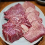 炭火焼肉ホルモンさわいし - 黒毛和牛上タン(厚切り)、和牛特選ハラミ