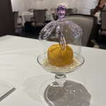 プレスキル - 季節のお花ではなく「季節の果物」をテーブルに飾るそうです