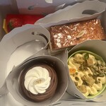 ピエール・エルメ・パリ 渋谷ヒカリエ ShinQs店 - 